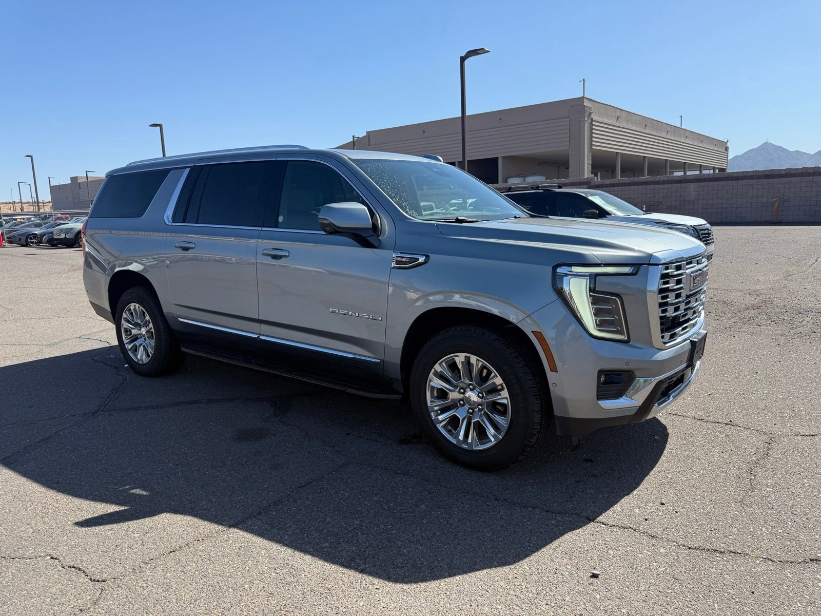 Used 2025 GMC Yukon XL Denali AWD/4WD image 3