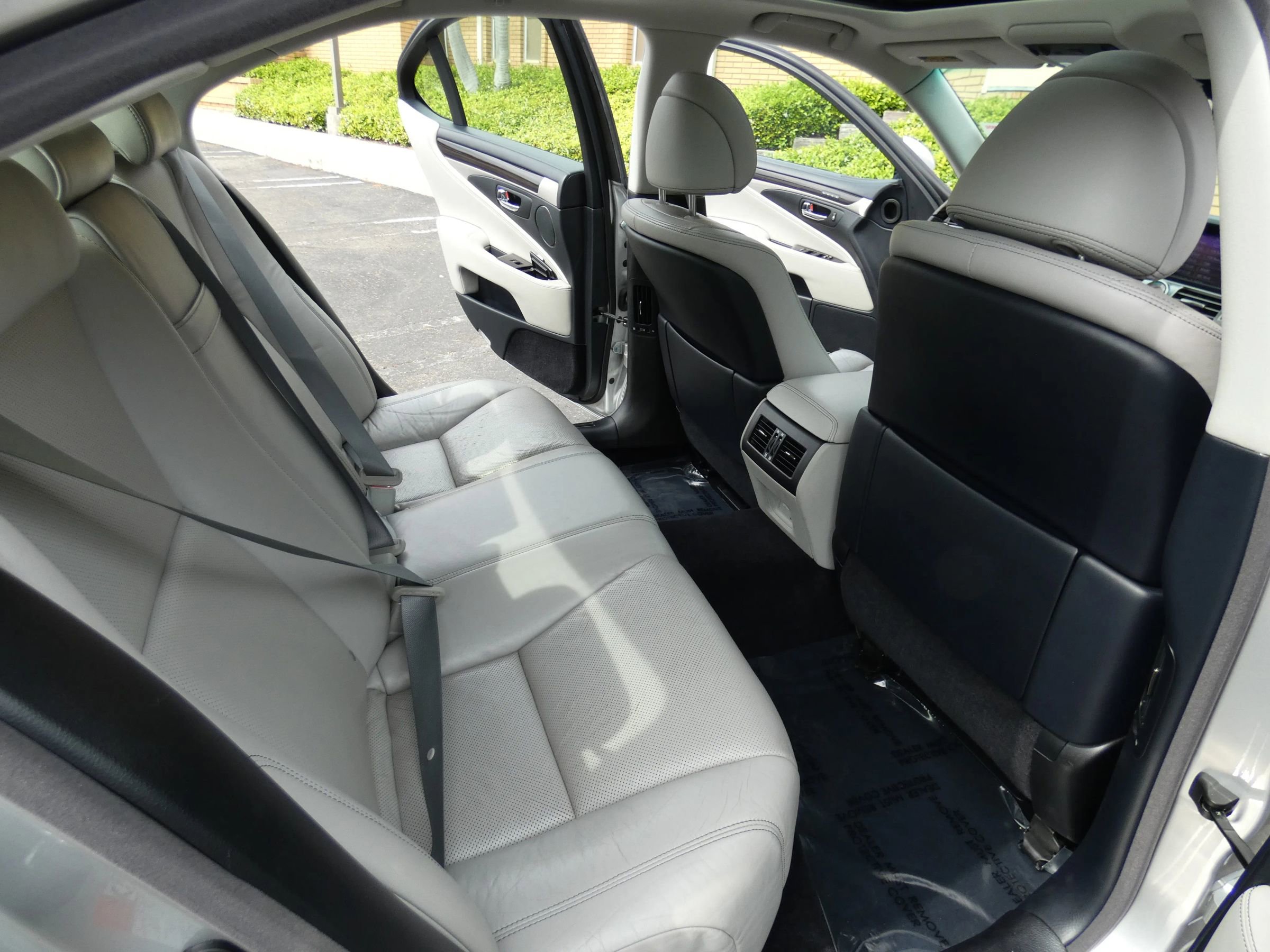 Used 2016 Lexus LS 460 w/ Comfort Package image 39