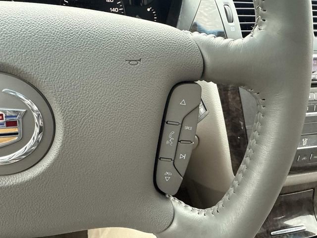 Used 2010 Cadillac DTS Luxury image 33