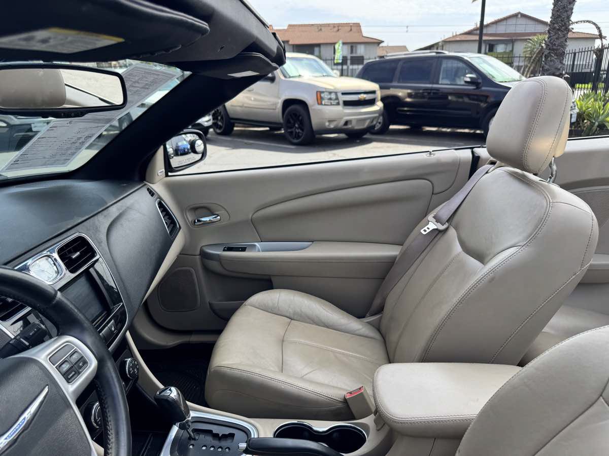 Used 2013 Chrysler 200 Limited FWD image 35