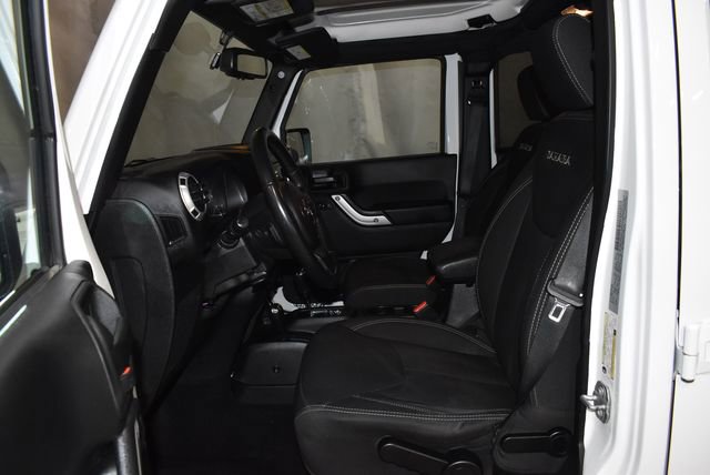 Used 2017 Jeep Wrangler Unlimited Sahara w/ Max Tow Package image 12