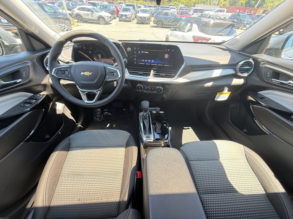 New 2026 Chevrolet Trax LT w/ Sunroof Package FWD image 23