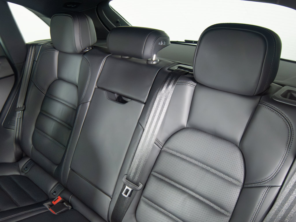 Certified 2026 Porsche Macan AWD/4WD image 41
