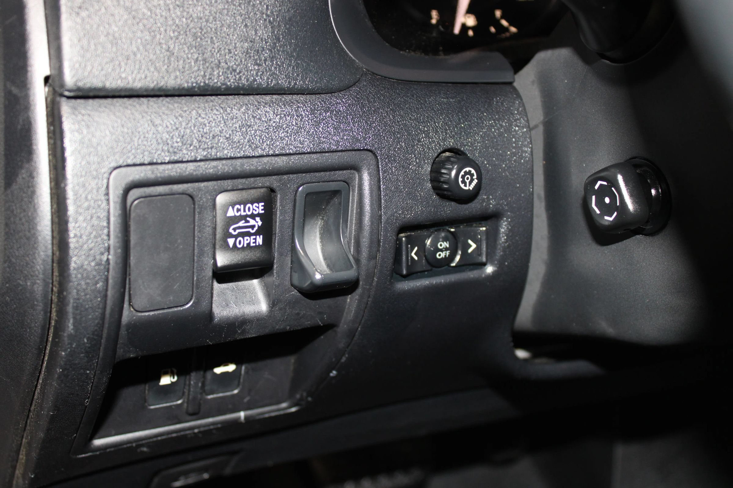 Used 2010 Lexus IS 350C w/ Luxury Pkg RWD image 20