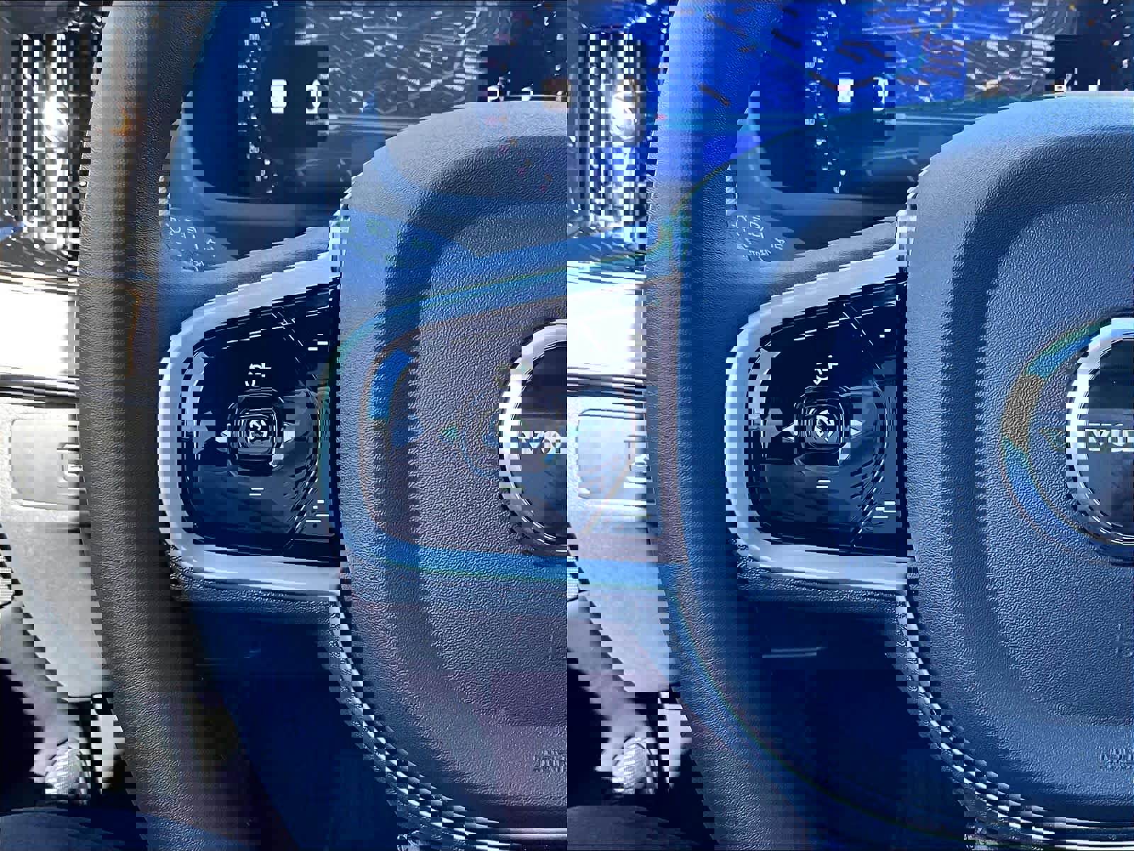 Used 2026 Volvo XC90 B6 Plus w/ Protection Package Premier image 21