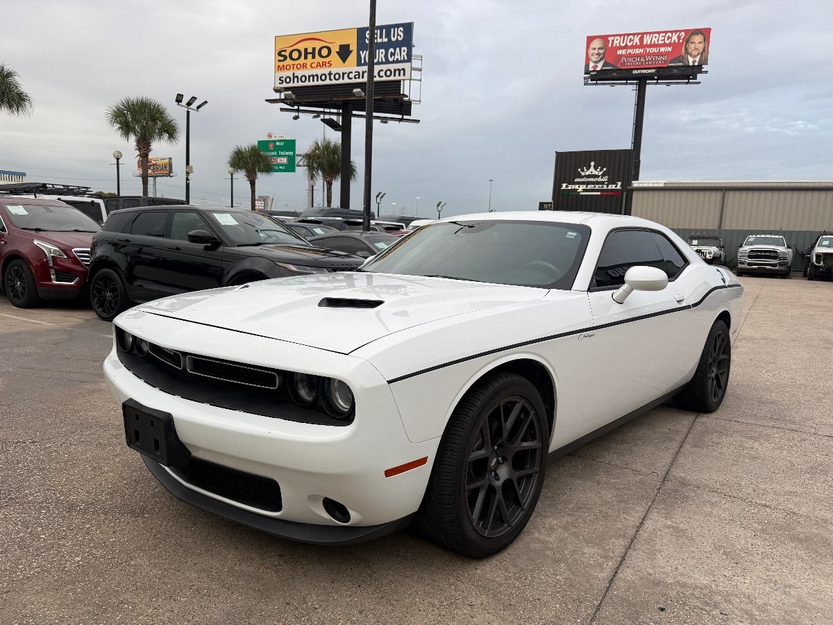 Used 2015 Dodge Challenger SXT w/ Driver Convenience Group RWD image 7