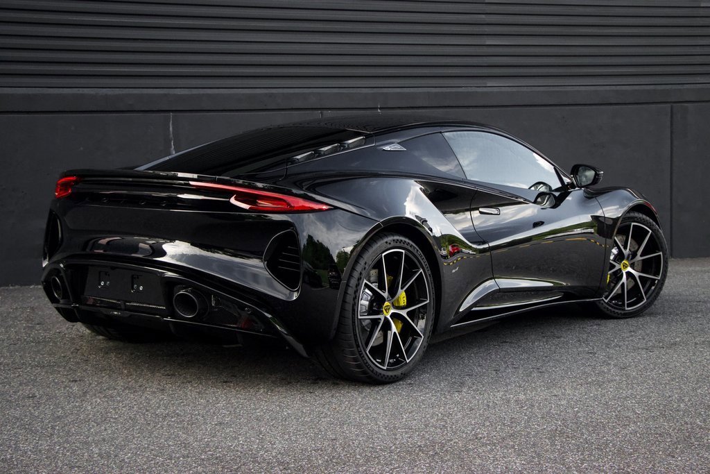 Used 2025 Lotus Emira image 5