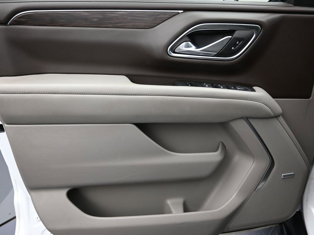 Used 2024 Chevrolet Suburban LT image 9