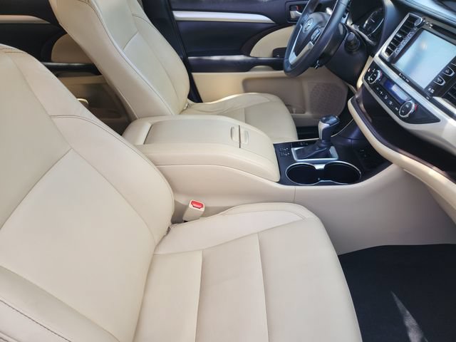 Used 2016 Toyota Highlander XLE FWD image 14