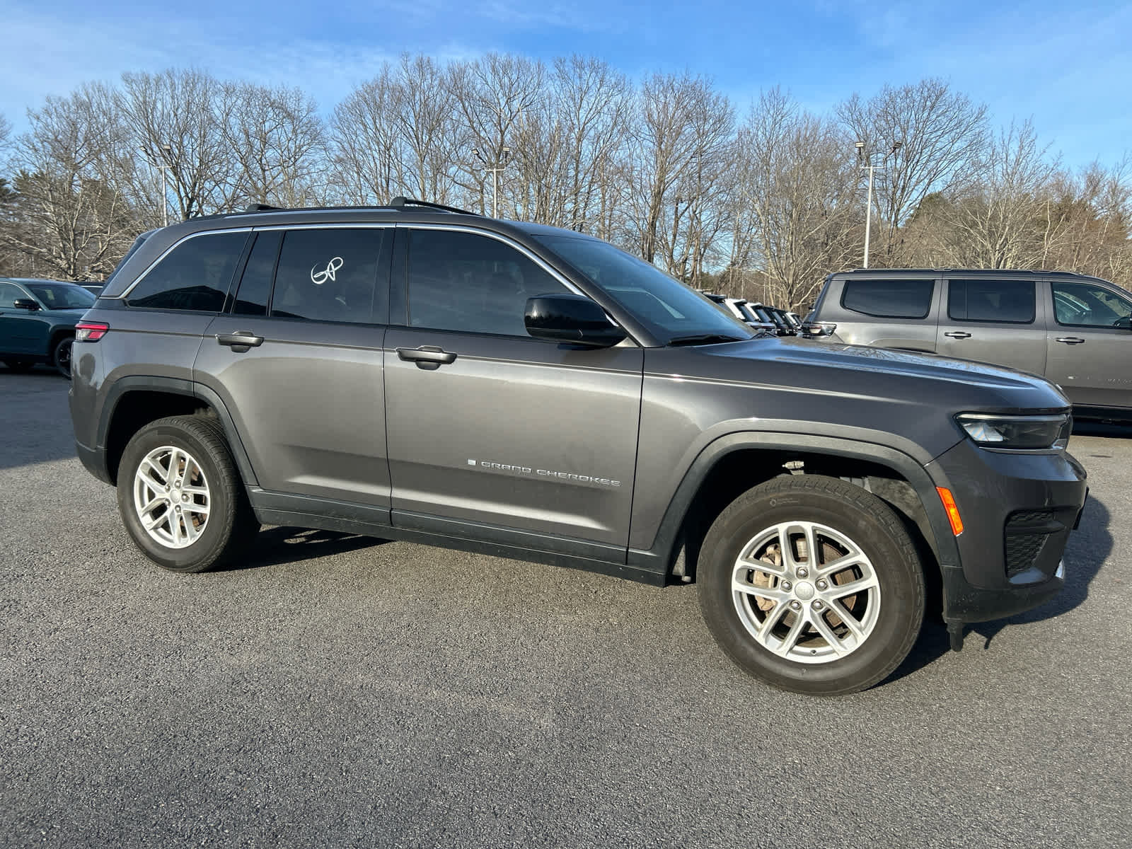 Used 2023 Jeep Grand Cherokee Laredo X image 2