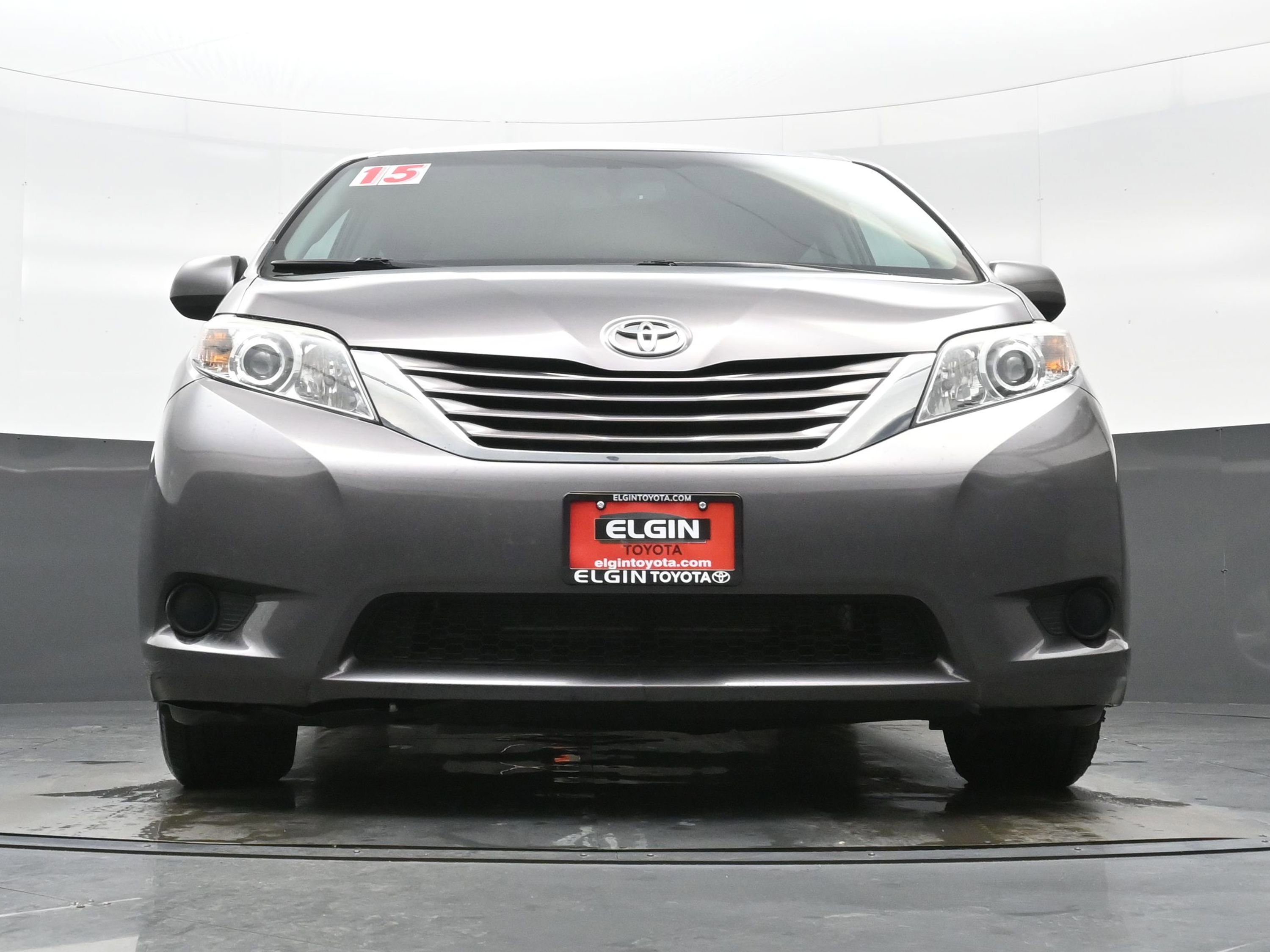 Used 2015 Toyota Sienna LE image 27