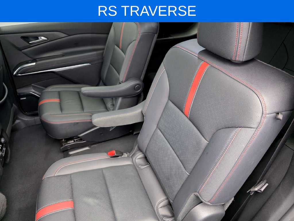 Used 2024 Chevrolet Traverse RS FWD image 16
