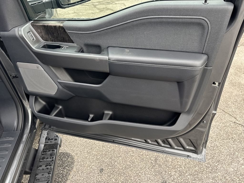 New 2026 Ford F350 Lariat w/ Black Appearance Package image 14