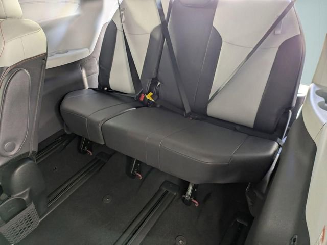 Used 2023 Toyota Sienna XSE FWD image 29