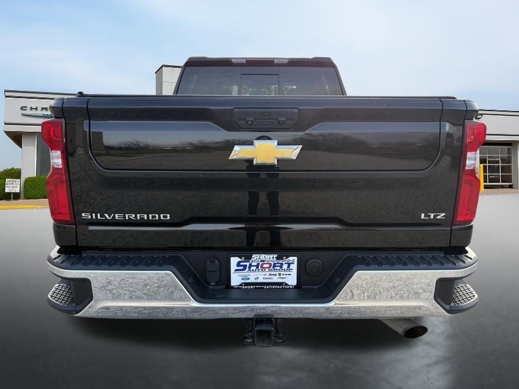 Used 2022 Chevrolet Silverado 2500 LTZ w/ LTZ Convenience Package image 4