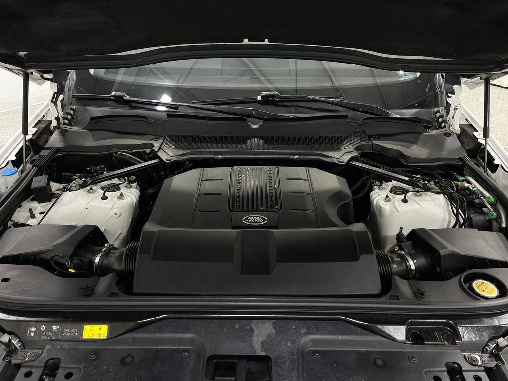 Used 2018 Land Rover Discovery HSE image 28