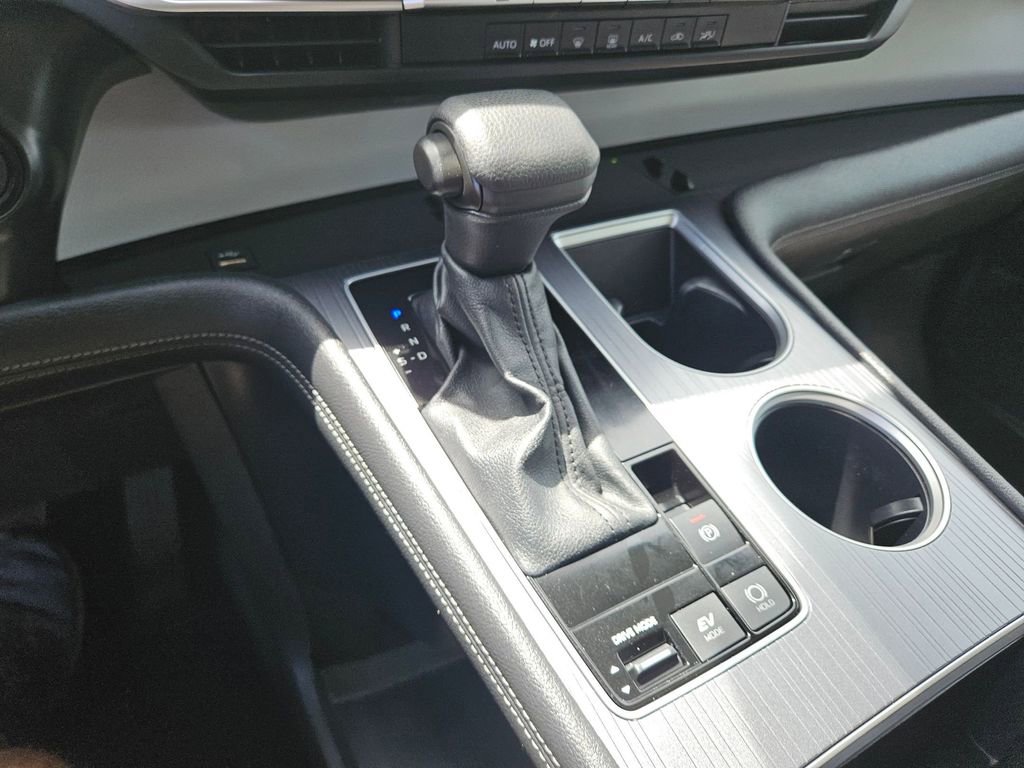 Used 2025 Toyota Sienna LE image 28
