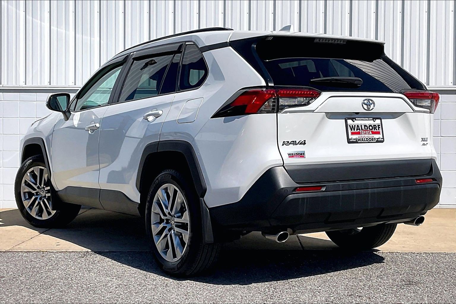 Used 2023 Toyota RAV4 XLE Premium AWD/4WD image 15