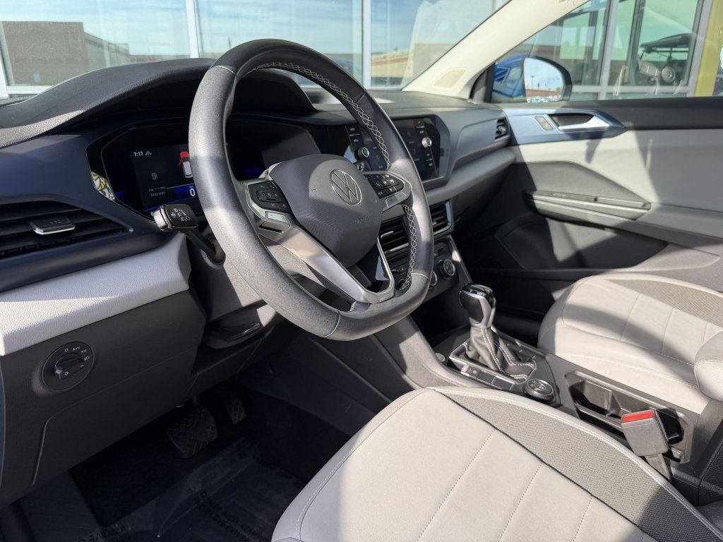 Used 2022 Volkswagen Taos SE w/ Panoramic Sunroof Package AWD/4WD image 32