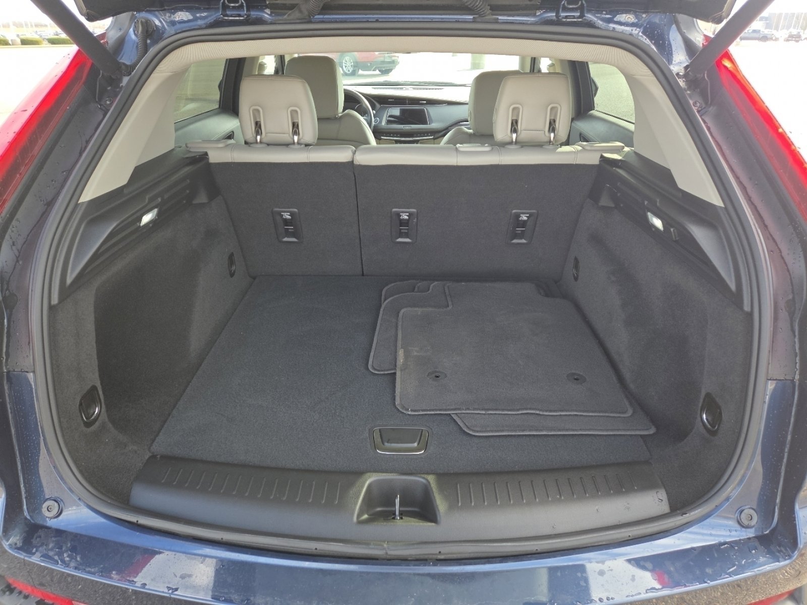 Used 2022 Cadillac XT4 Luxury w/ Cold Weather Package image 17