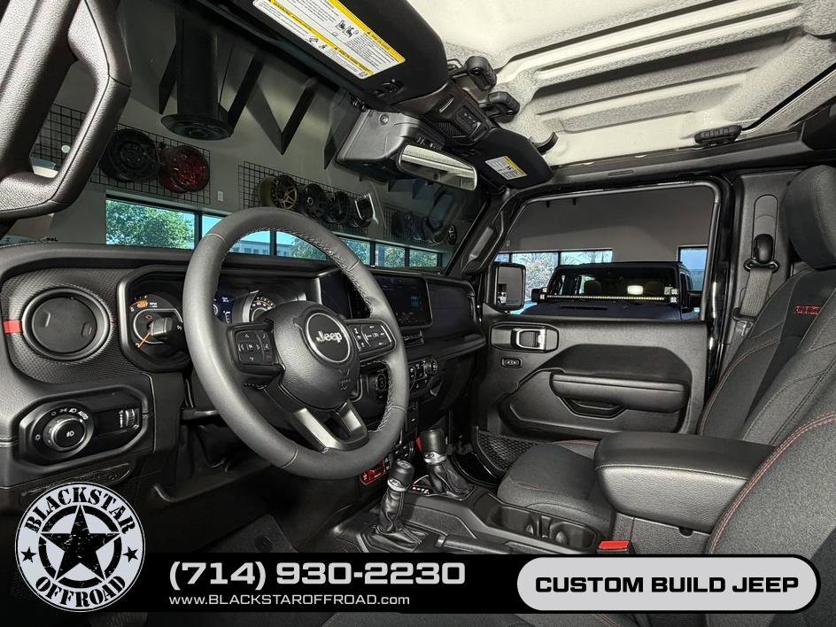 Used 2025 Jeep Wrangler Unlimited Rubicon AWD/4WD image 15