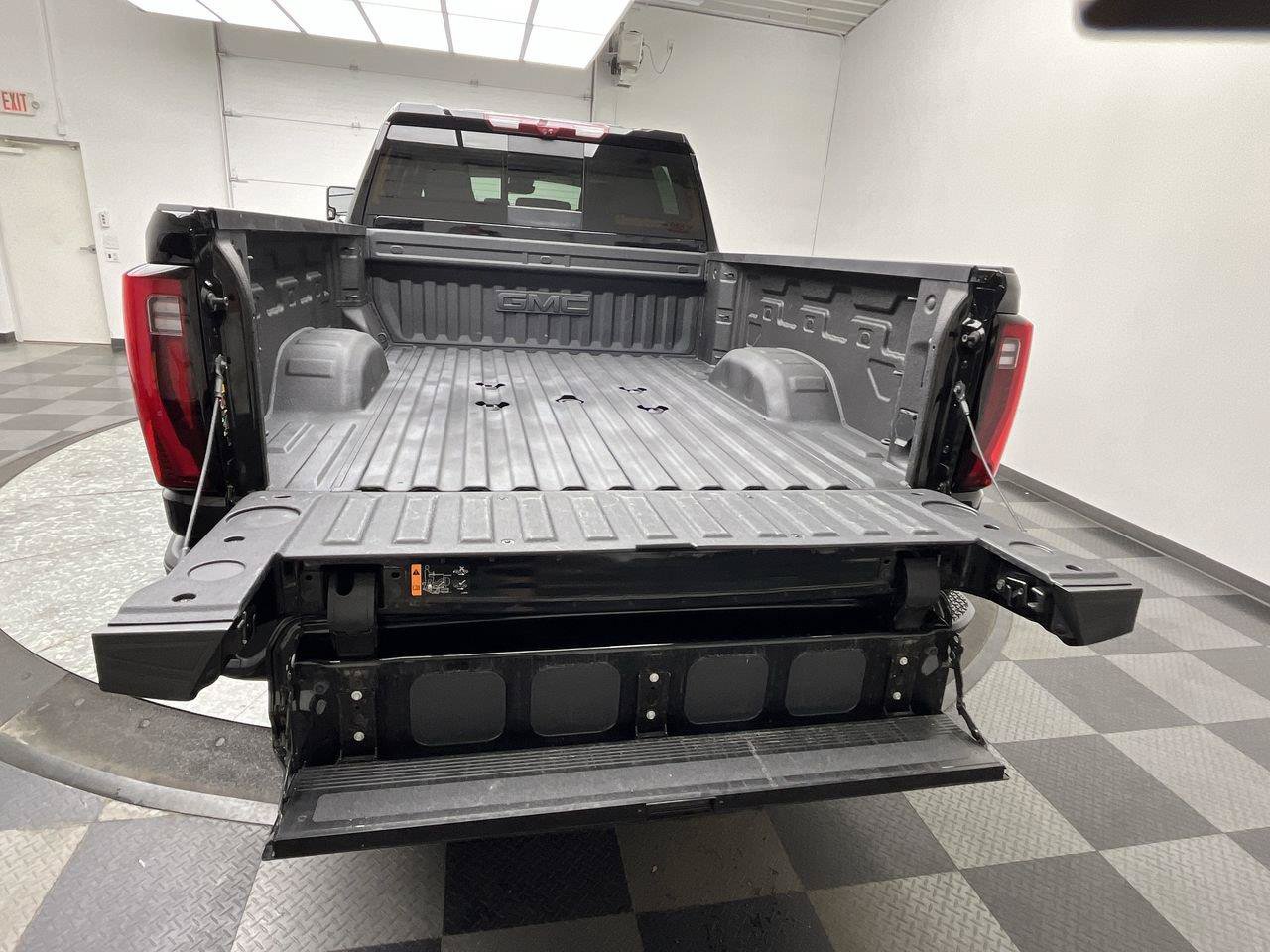 Certified 2026 GMC Sierra 2500 Denali w/ Denali Reserve Package AWD/4WD image 37