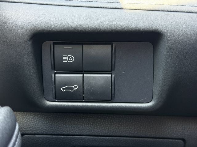 Used 2021 Toyota Highlander LE FWD image 21