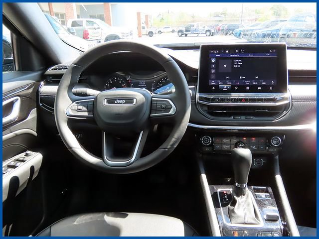 Used 2023 Jeep Compass Latitude w/ Sun and Sound Group AWD/4WD image 11