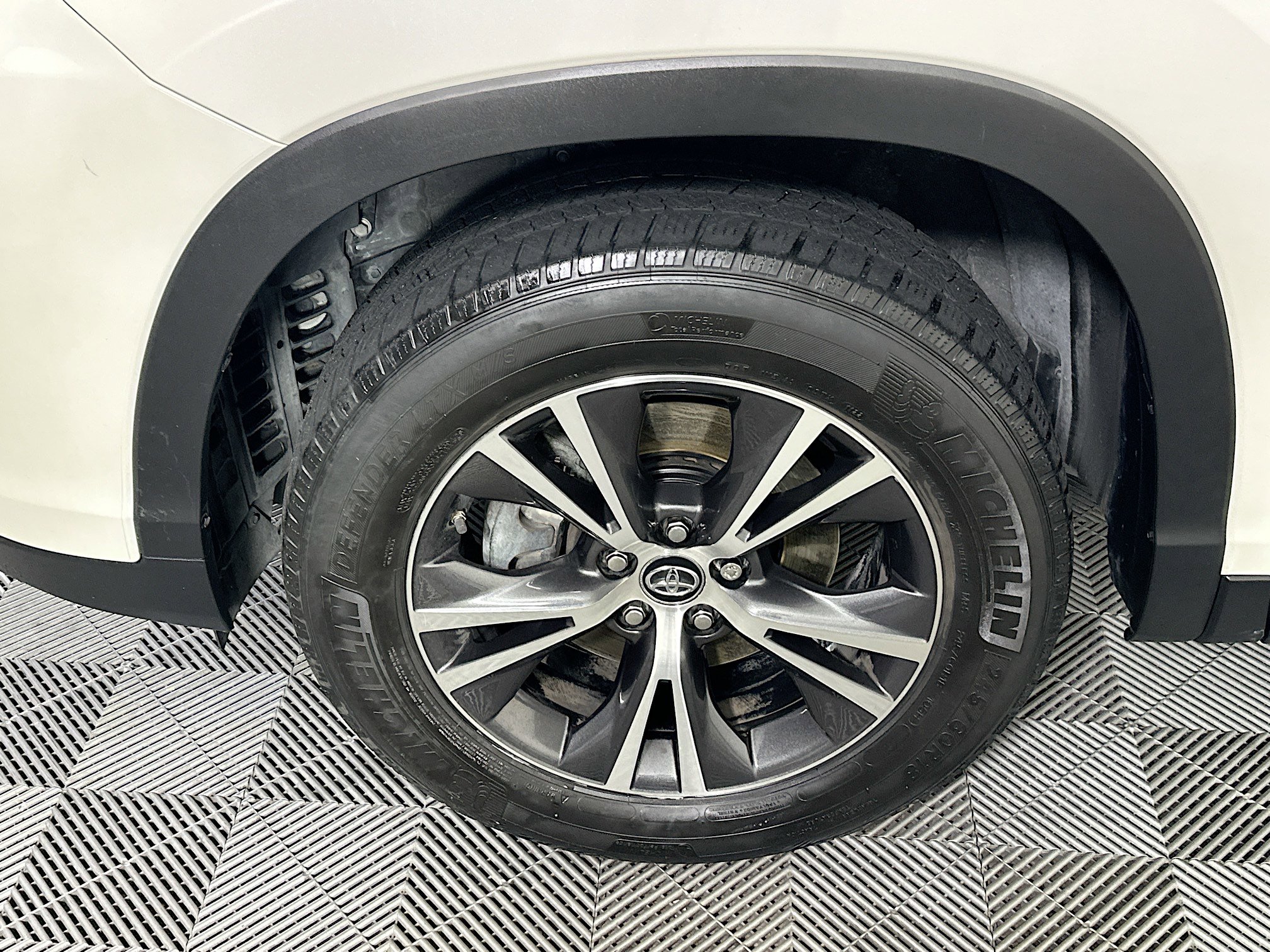 Used 2019 Toyota Highlander LE image 11