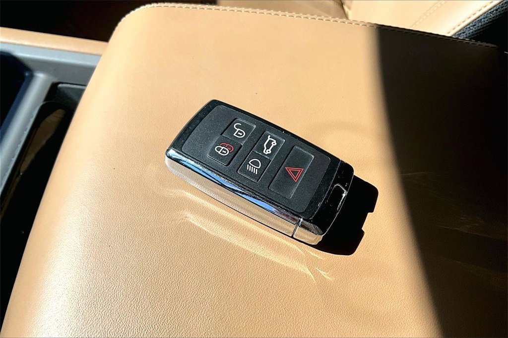 Used 2025 Land Rover Defender 130 V8 image 10