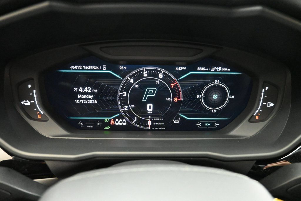 Used 2025 Lamborghini Urus SE AWD/4WD image 20