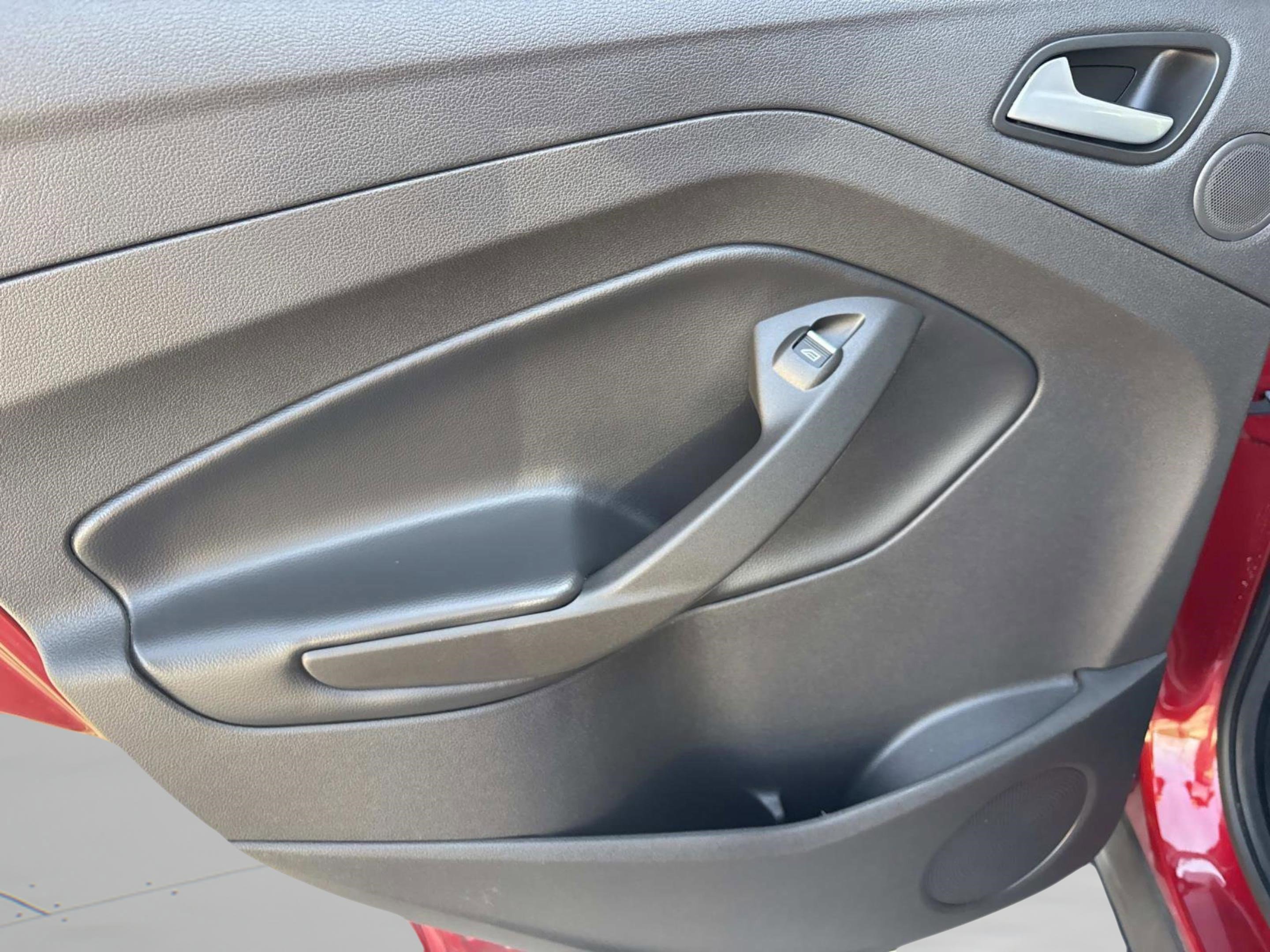 Used 2017 Ford Escape SE w/ Equipment Group 201A image 17