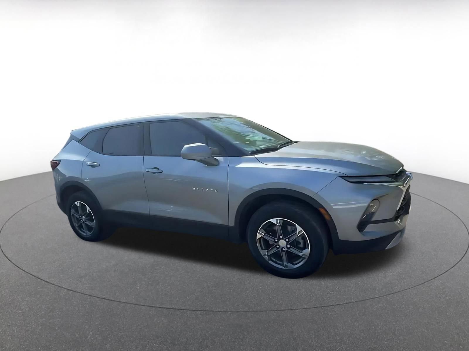 Used 2025 Chevrolet Blazer LT image 2