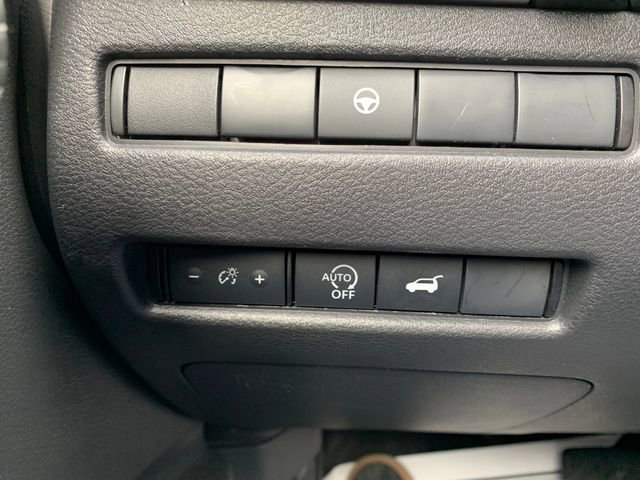 Used 2025 Nissan Rogue SV image 15