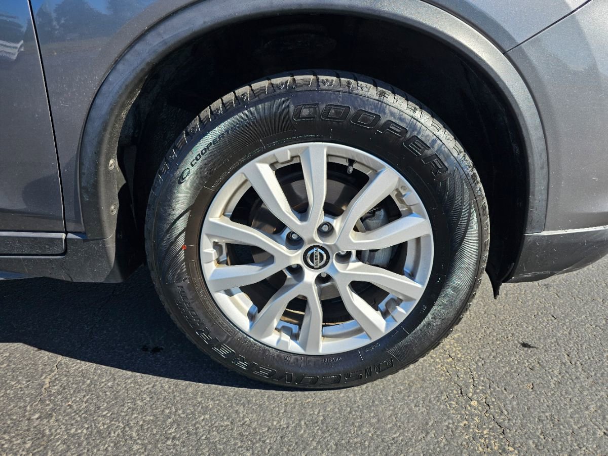 Used 2020 Nissan Rogue SV image 5