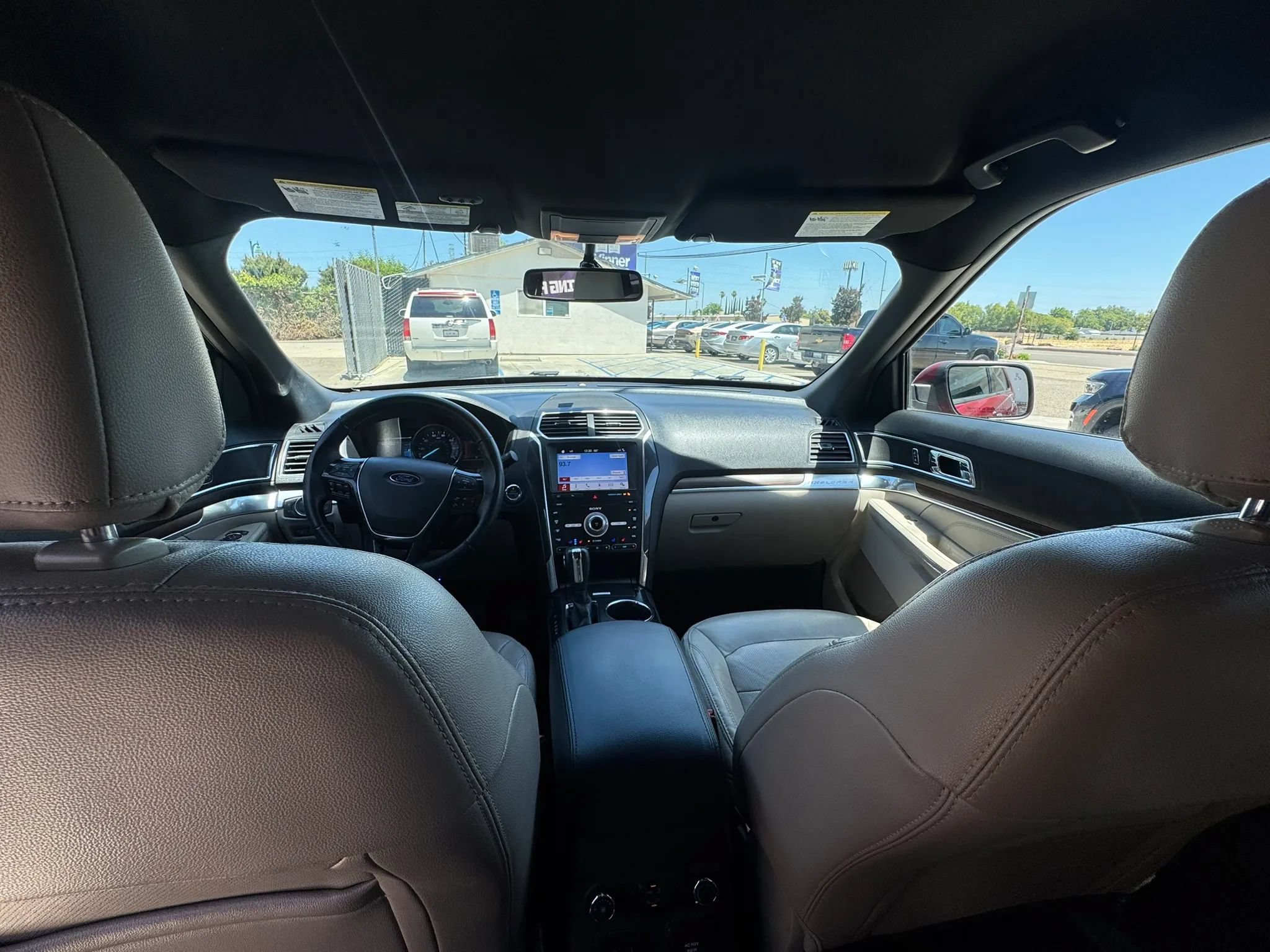 Used 2019 Ford Explorer Limited w/ Class III Trailer Tow Package FWD image 21