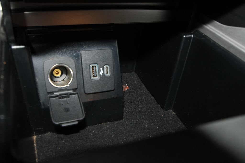 Used 2022 Ford Explorer XLT w/ Equipment Group 202A RWD image 17