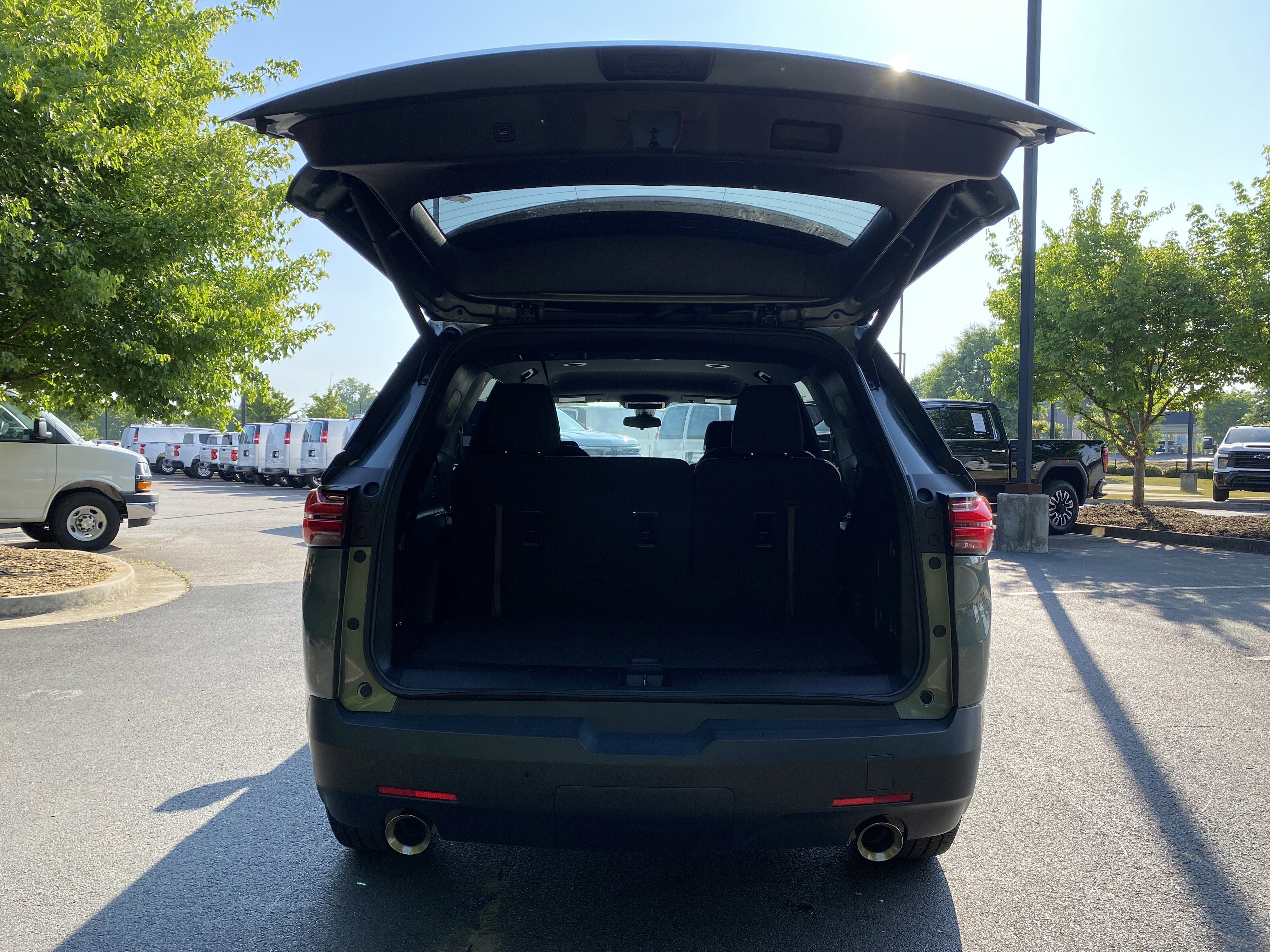 Used 2022 Chevrolet Traverse LT FWD image 11