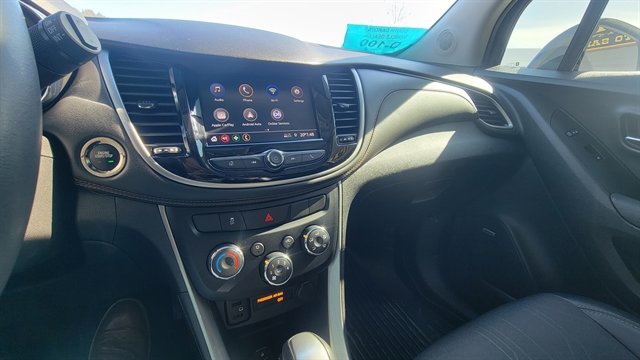 Used 2020 Chevrolet Trax LT w/ Sun & Sound Package image 20