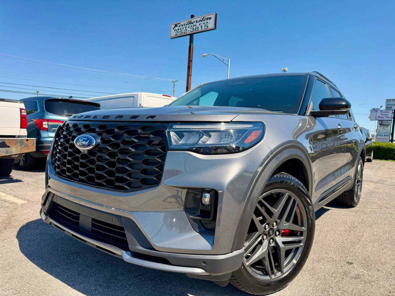 Used 2025 Ford Explorer ST-Line w/ ST-Line Street Pack AWD/4WD image 5