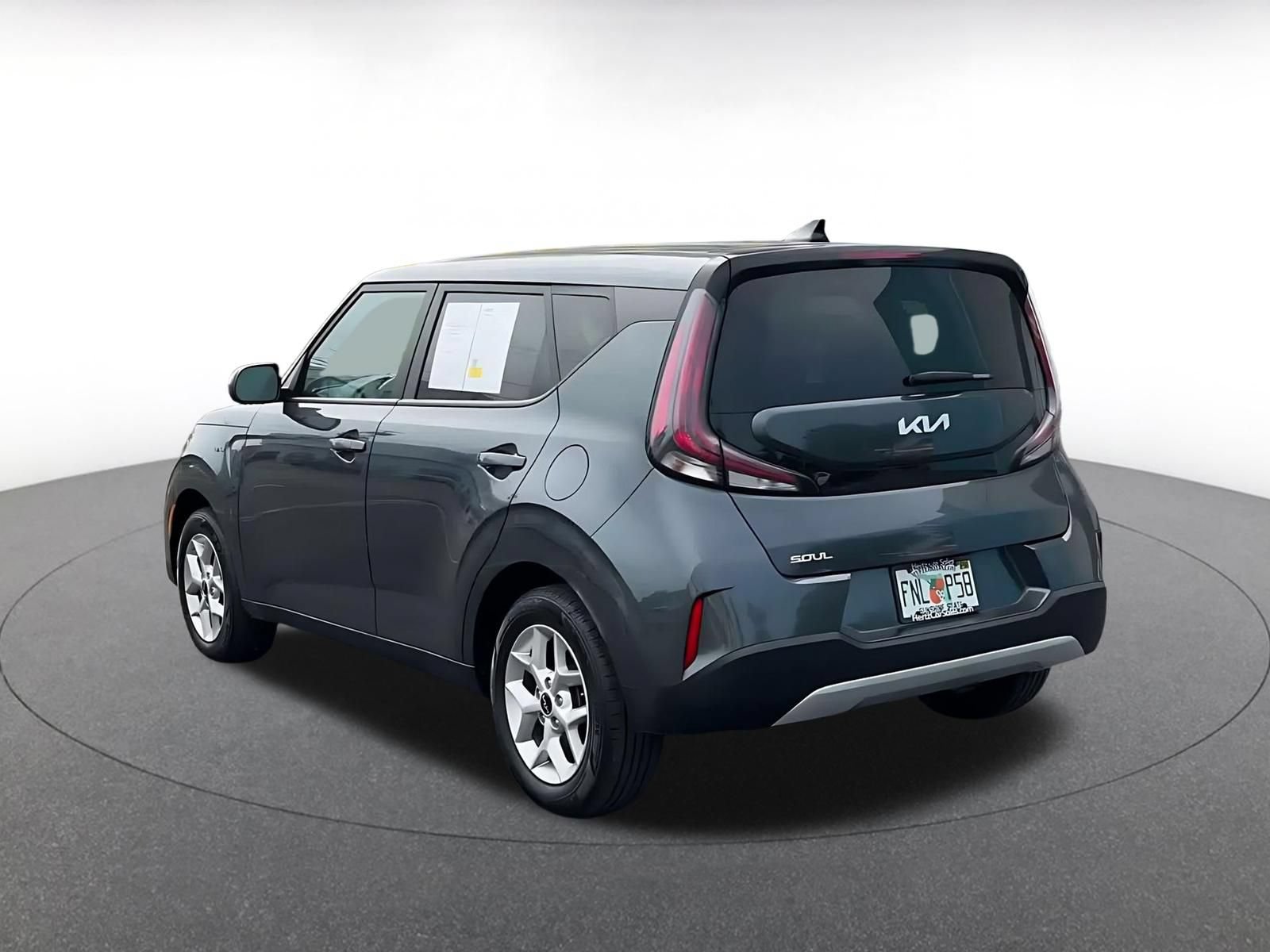 Used 2025 Kia Soul LX w/ LX Technology Package FWD image 9