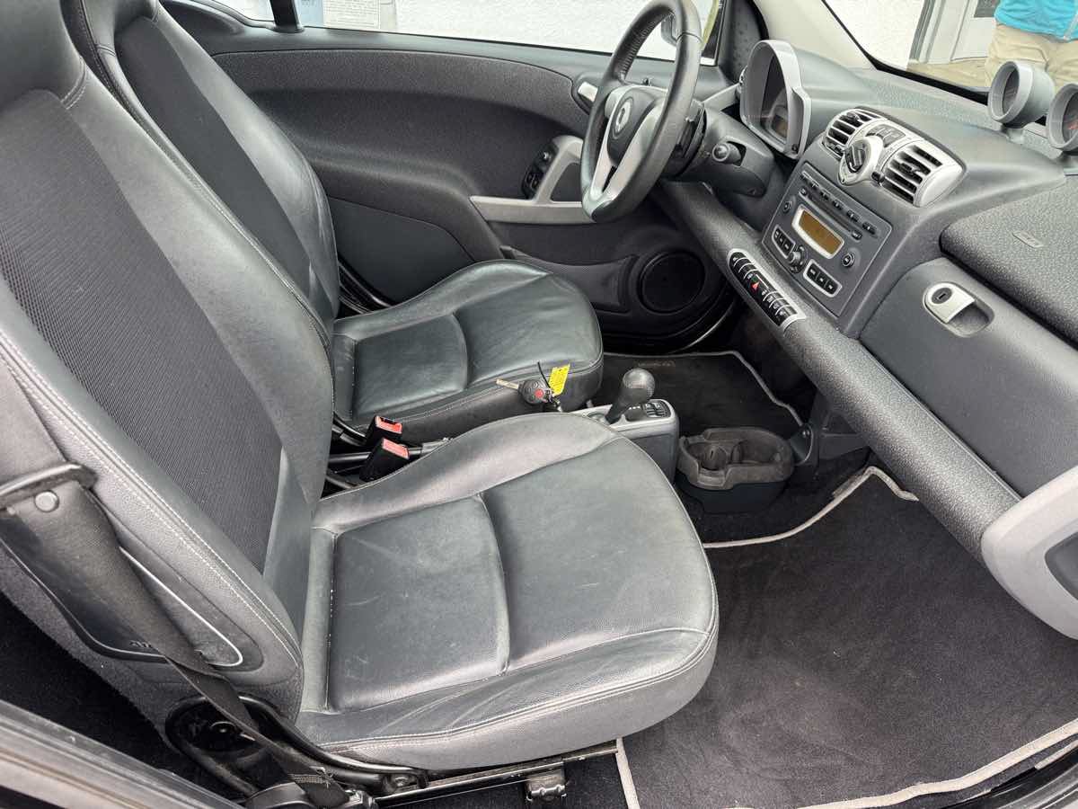 Used 2009 smart fortwo passion RWD image 13