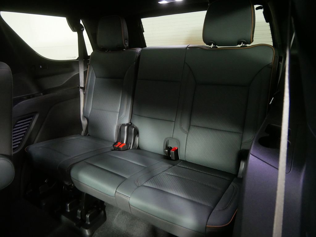 Used 2025 GMC Yukon AT4 AWD/4WD image 24