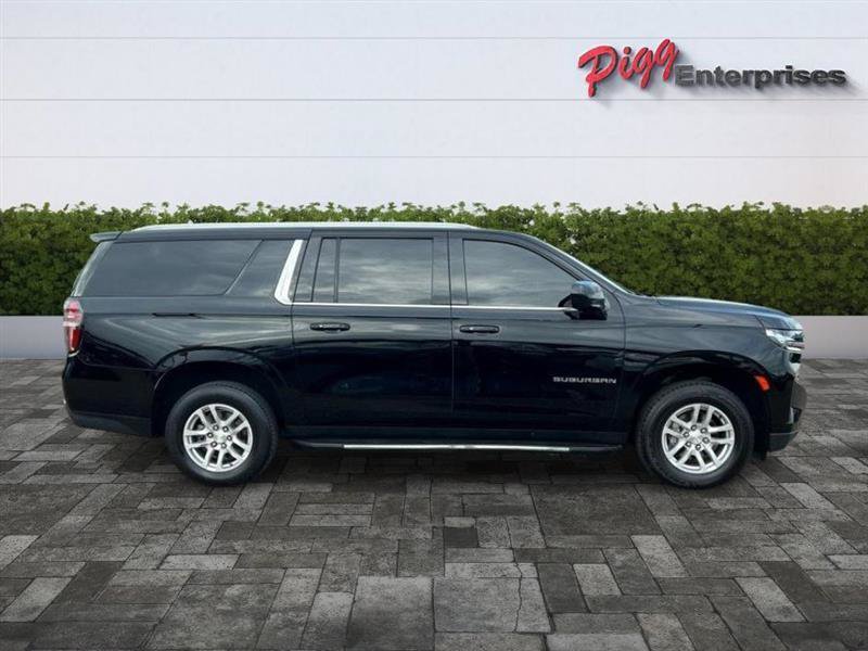 Used 2022 Chevrolet Suburban LT RWD image 7