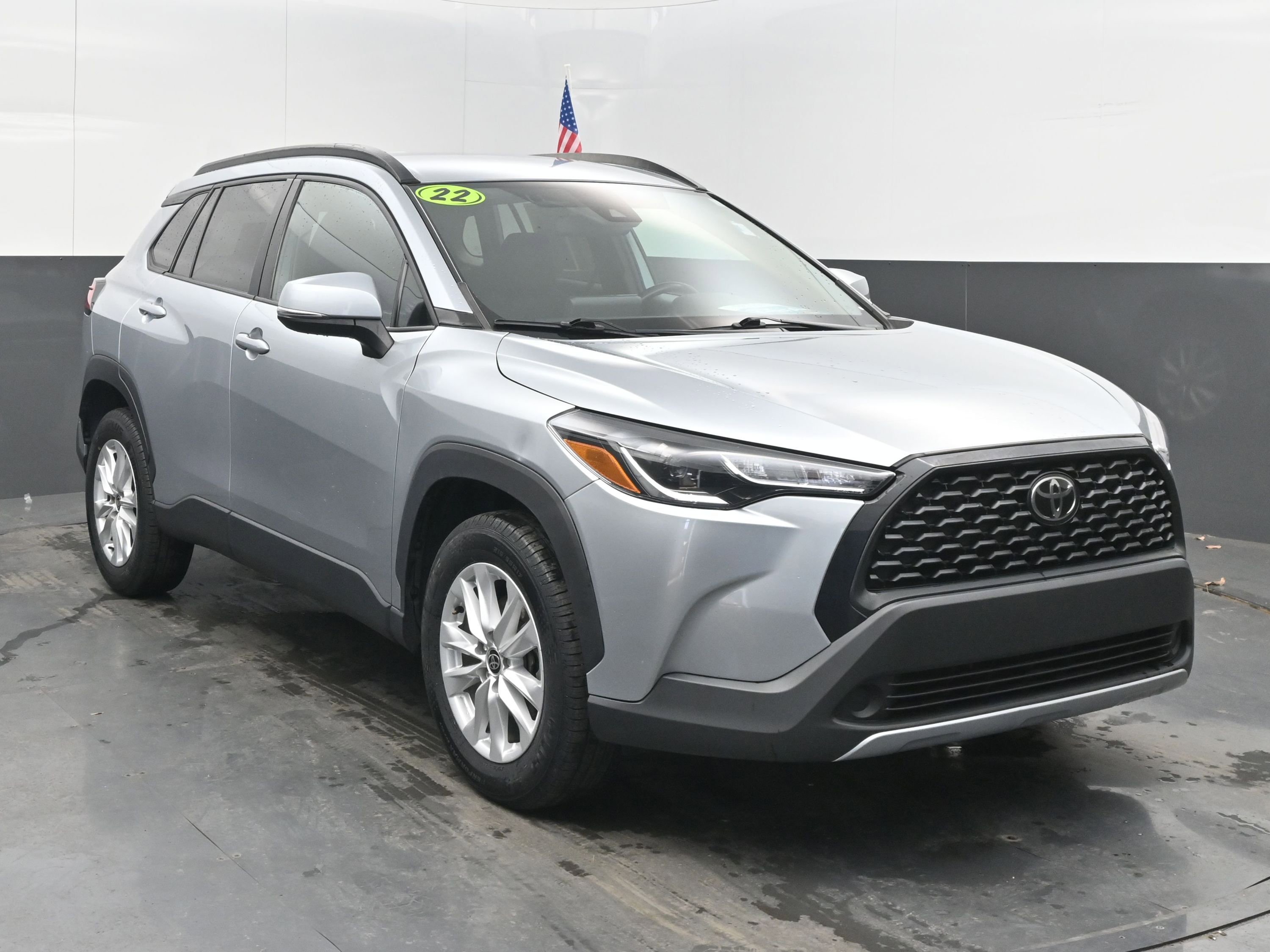 Used 2022 Toyota Corolla Cross LE image 2