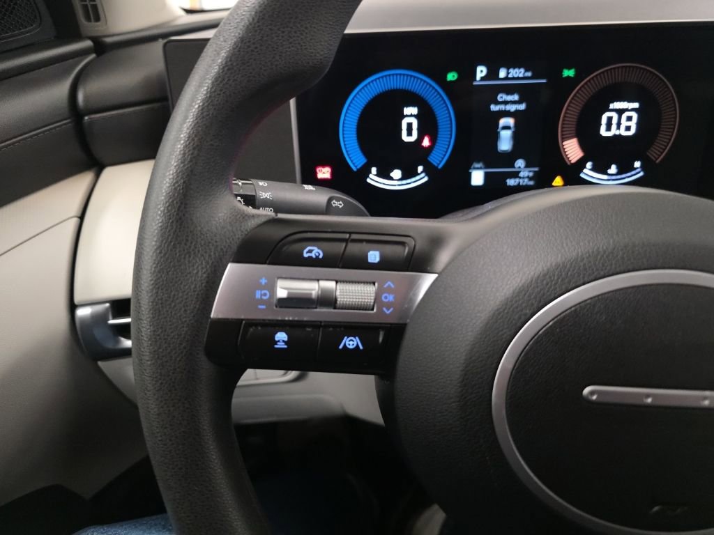 Used 2025 Hyundai Tucson SEL image 14