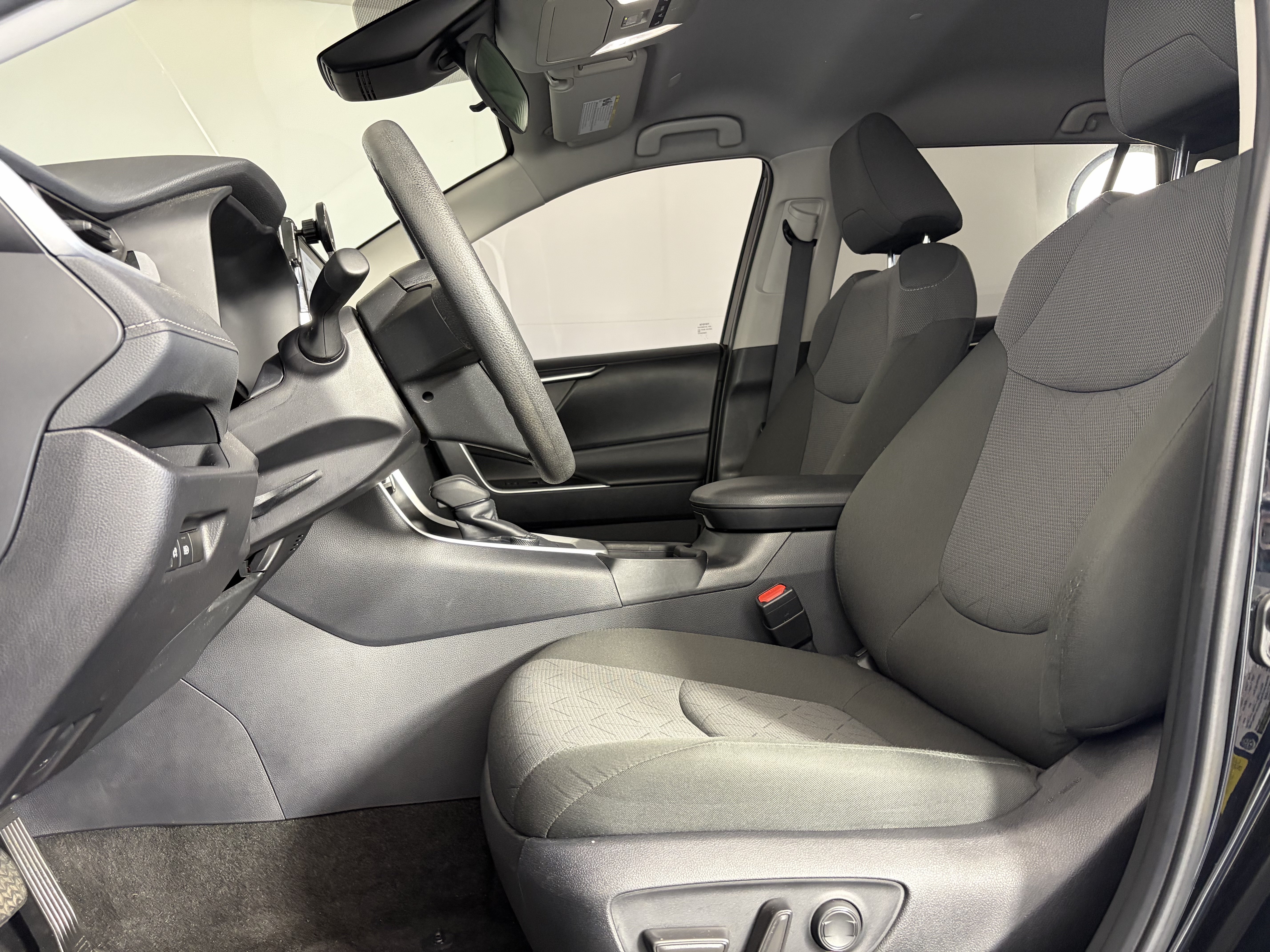 Used 2025 Toyota RAV4 XLE AWD/4WD image 6