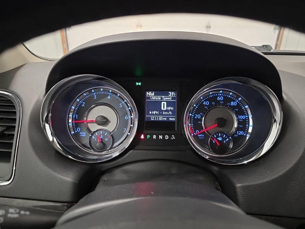 Used 2015 Chrysler Town & Country Touring-L w/ Driver Convenience Group image 18