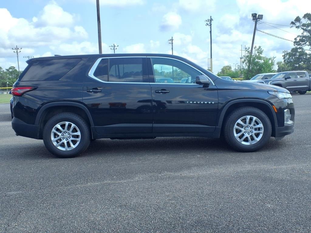 Used 2022 Chevrolet Traverse LS image 2