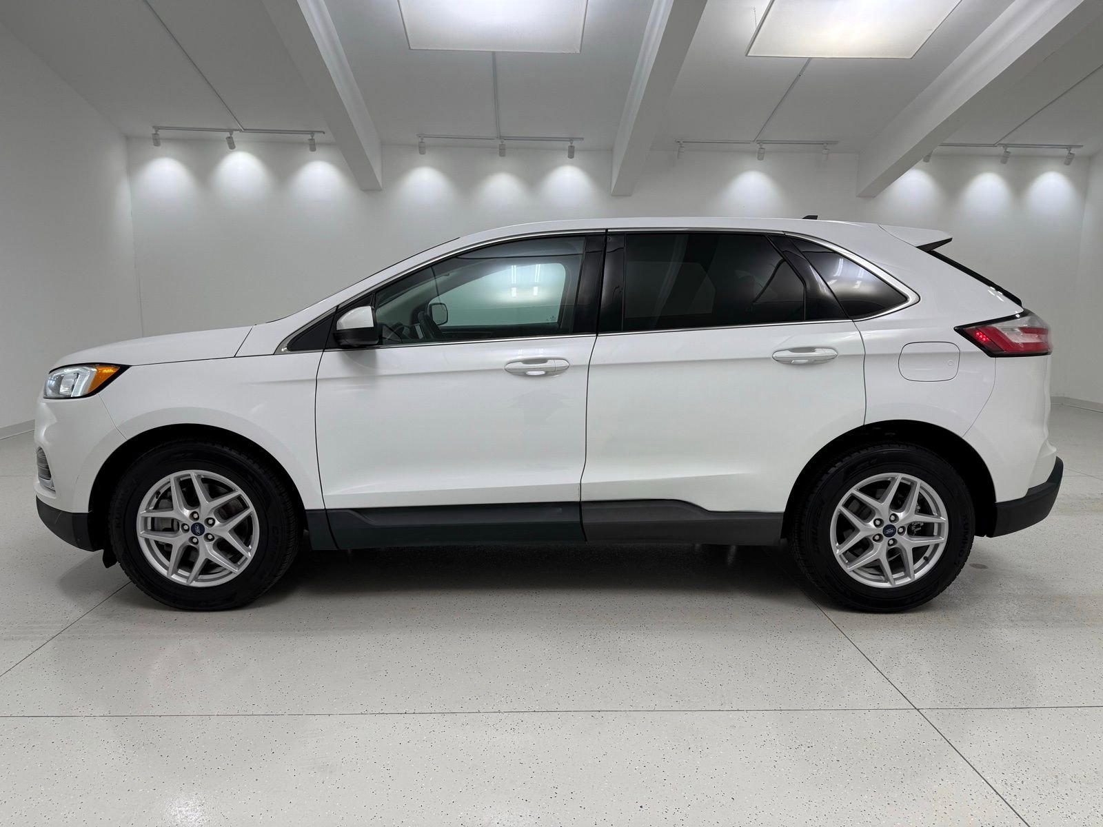 Used 2021 Ford Edge SEL image 5